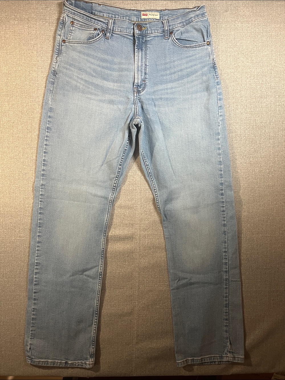 Wrangler Relaxed Bootcut Men's Jeans, size 36x34, lightwashed
